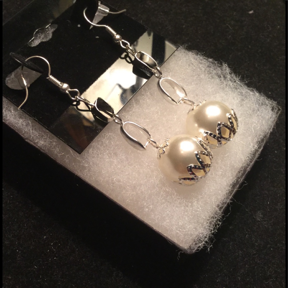 18K White Gold Plated Cream Pearl Earrings